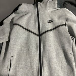 grey nike tech
